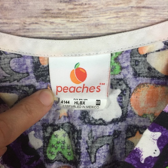 Peaches Halloween Scrub Top Purple Ghost Pumpkin M - Picture 2 of 5